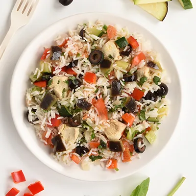 Salade de riz, poulet et petits légumes